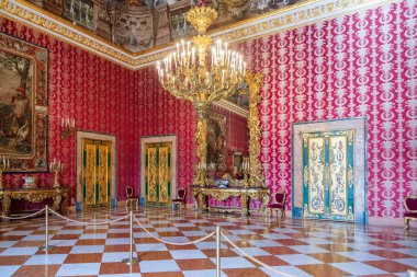 Napoli Kraliyet Sarayı, İtalya, 1600 'lerden itibaren inşa edilen sarayın içindeki muhteşem odalar. Napoli, İtalya