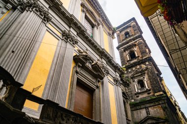 12. yüzyıl kilisesi, İtalya 'nın Napoli kentindeki Forcella bölgesinde Angevins tarafından 1200 yılında kurulan Sant' Agostino alla Zecca 'ya adanmıştır.