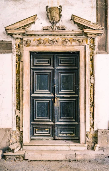 Porta Madeira Velha Dentro Claustro Velho Edifício Histórico Nápoles Itália — Fotografia de Stock