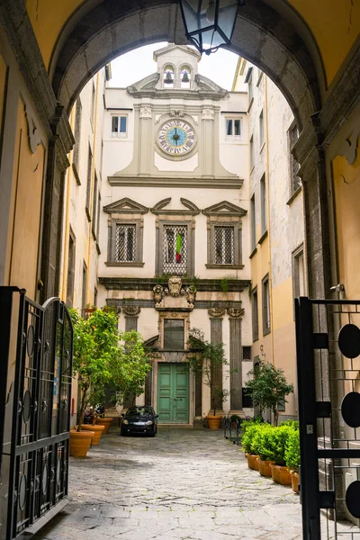 Πρόσοψη Κτιρίου Στο Palazzo Ricca Στο Ιστορικό Κέντρο Της Νάπολης — Φωτογραφία Αρχείου