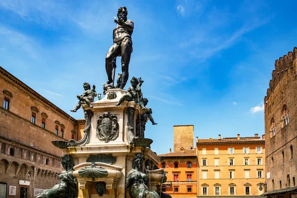 由Tommaso Laureti 1565设计的黄昏时分 位于Maggiore广场的Fontana Nettuno或Neptune喷泉 在意大利博洛尼亚 — 图库照片