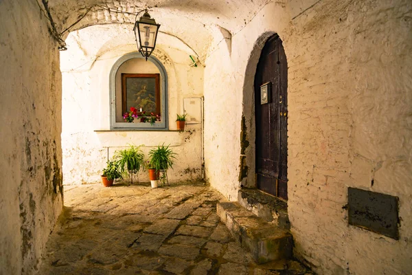 Sessa Aurunca Italië Een Kleine Straat Tussen Oude Huizen Van — Stockfoto