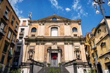 İtalya, Napoli 'deki Diocesan Müzesi' nin Largo Donnaregina 'daki Maria' ya adanmış 17. yüzyıl anıtsal kilisesi.