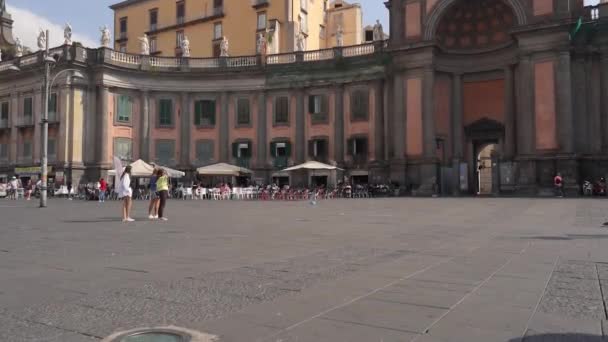 Неаполь Італія Жовтня 2023 Року Люди Туристи Гуляють Площі Данте Стоковий Відеоролик