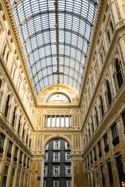 Napoli, İtalya 'da halka açık bir alışveriş galerisi olan I. Galleria Umberto' nun iç manzarası. 1887-1890 yılları arasında inşa edilmiş.