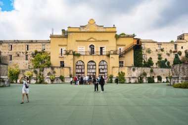 Napoli, Campania, İtalya - 23 Ekim 2023: Real Orto Botanico 'dan 18. yüzyıl Real Albergo dei Poveri