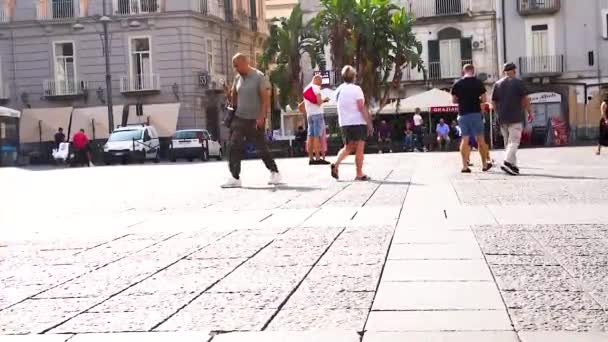 Неаполь Италия Октября 2023 Года Люди Туристы Прогуливаются Площади Данте Стоковое Видео