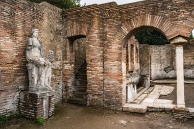 Roma 'da Tiber' deki Ostia antika limanında. Roma Arkeoloji Alanı, İtalya