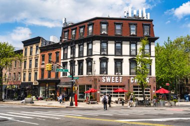 New York City, ABD - 1 Mayıs 2024: Brooklyn 'deki Eski Binalar, ABD