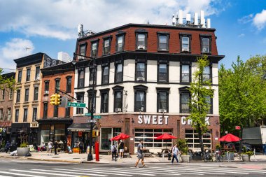 New York City, ABD - 1 Mayıs 2024: Brooklyn 'deki Eski Binalar, ABD