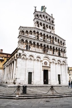 Lucca, İtalya - 17 Kasım 2023: Lucca, İtalya, Saint Michele Katedrali, gotik stil İtalya