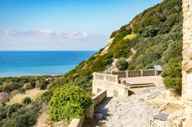İlk antik Yunan kolonisi Cuma 'nın arkeolojik kenti Napoli yakınlarındaki İtalyan Yarımadası. İtalya