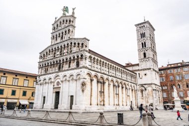 Lucca, İtalya - 17 Kasım 2023: Lucca, İtalya, Saint Michele Katedrali, gotik stil İtalya