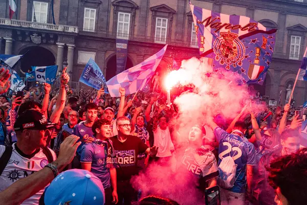 Napoli, İtalya - 23 Mayıs 2025: Mavi Diriliş: Napoli Zaferleri ve Scudetto, Futbol İddiaları. İtalya