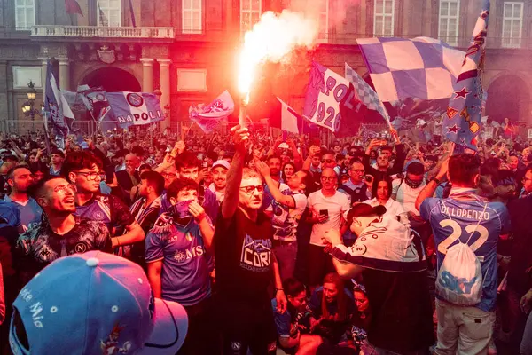 Napoli, İtalya - 23 Mayıs 2025: Mavi Diriliş: Napoli Zaferleri ve Scudetto, Futbol İddiaları. İtalya