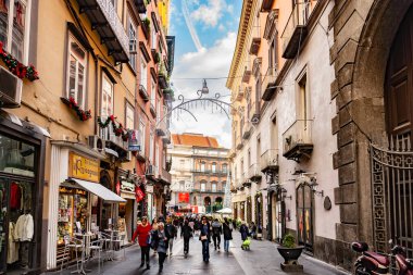 Napoli, İtalya - 20 Aralık 2019 Via Chiaia, Nisan 2018 - İtalya 'nın Napoli kenti