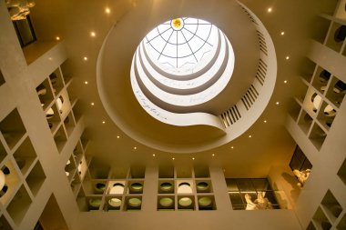 Napoli, İtalya - 1 Eylül 2024 Metro Hattı 6, Napoli şehrinde yeni açılan metro