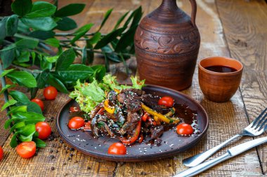 Biberli ve kiraz domatesli dana eti.