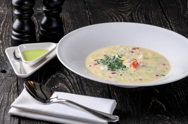 Okroshka soğuk sebzeli kefir çorbası