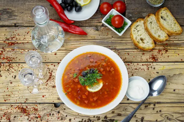 Domatesli geleneksel Ukrayna Çorbası