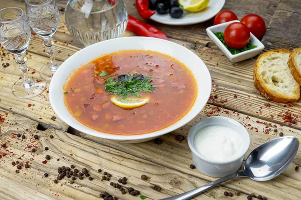 Domatesli geleneksel Ukrayna Çorbası