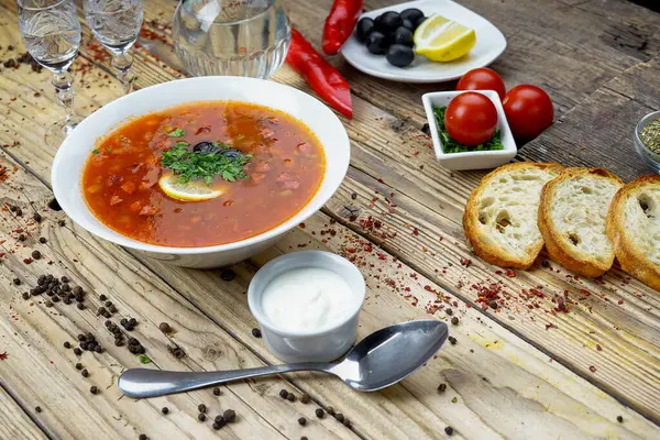 Domatesli geleneksel Ukrayna Çorbası