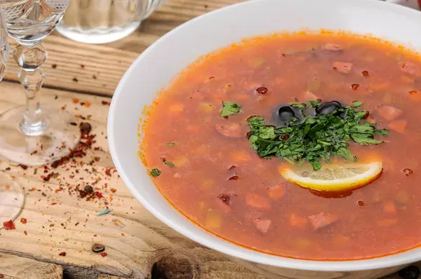 Geleneksel Ukrayna usulü kremalı çorba çorbası