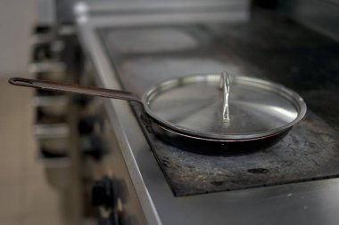 Mutfağı kapaklı paslanmaz çelik kızartma tavası, kapat - kapat