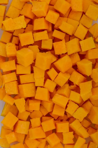 Arkaplan olarak taze organik kabak küpleri yığını