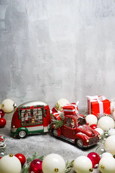 Oyuncaklarla Noel süslemeleri, yeni yıl konsepti