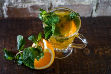 Limonlu taze nane çayı.