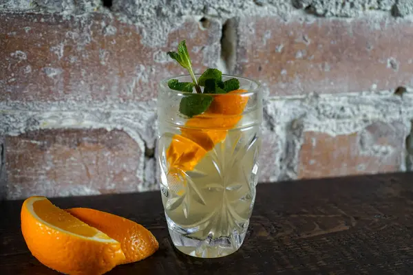 Portakal ve nane ile ferahlatıcı yaz kokteyli