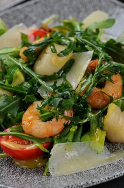 Tablo, closeup lezzetli salata ile plaka