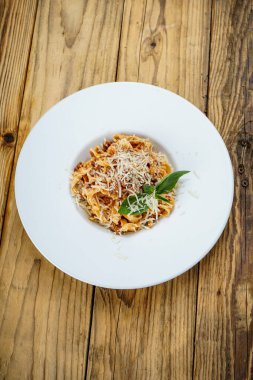 Peynirli bolonez makarnası..