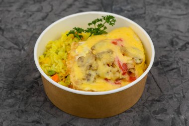 Peynirli ve biberli patates püresi ve tavuk filetosu..