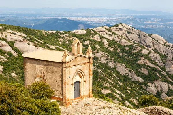 モンセラット修道院修道院の風景でチャペルバルセロナスペインカタルーニャ旅行ビュー旅行 — ストック写真
