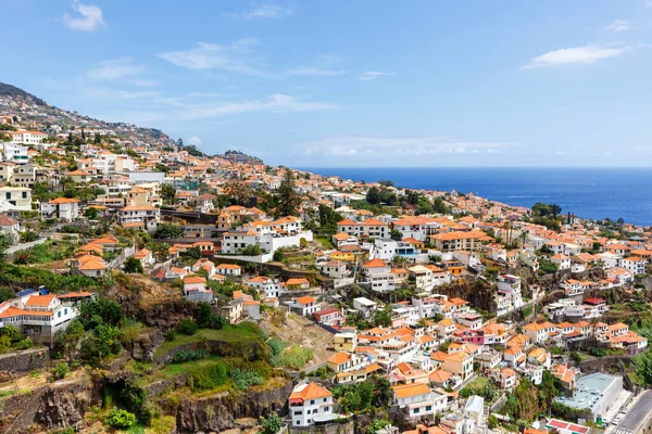 关于葡萄牙马德拉岛首府富查尔市旅游的观点 — 图库照片