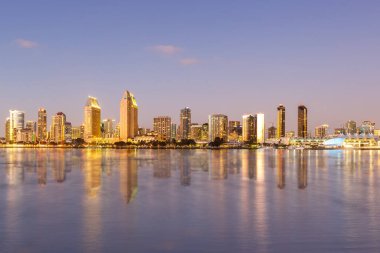 San Diego şehir merkezi, ABD 'de Kaliforniya' da deniz kenarı seyahati ile gökyüzü.
