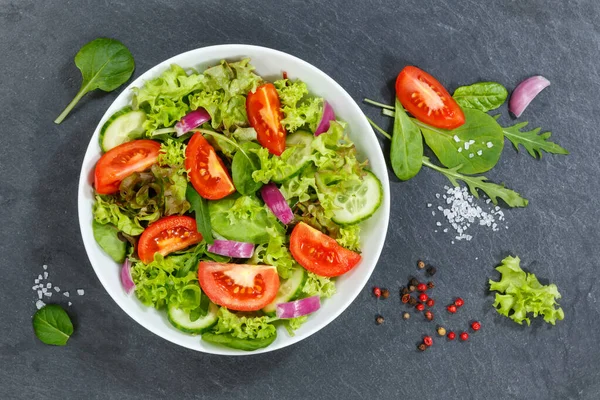 Vegyes Saláta Friss Paradicsommal Egészséges Táplálkozás Élelmiszer Enni Felülről Egy — Stock Fotó