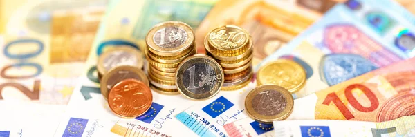 Euro Sikkeleri Para Tasarrufu Faturaları Ödeme Finans Banknotları Panorama Zengin — Stok fotoğraf