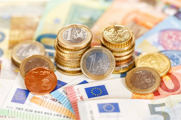 Euro Sikkeleri Para Biriktirme Faturaları Ödeme Finans Banknotları Zengin — Stok fotoğraf