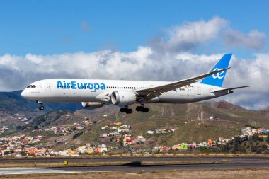 Tenerife, İspanya - 22 Eylül 2022 Boeing 787-9 Dreamliner uçağı İspanya 'daki Tenerife Norte havaalanında (TFN).