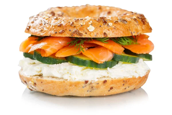 Sanduíche Bagel Com Peixe Salmão Fresco Para Pequeno Almoço Isolado — Fotografia de Stock
