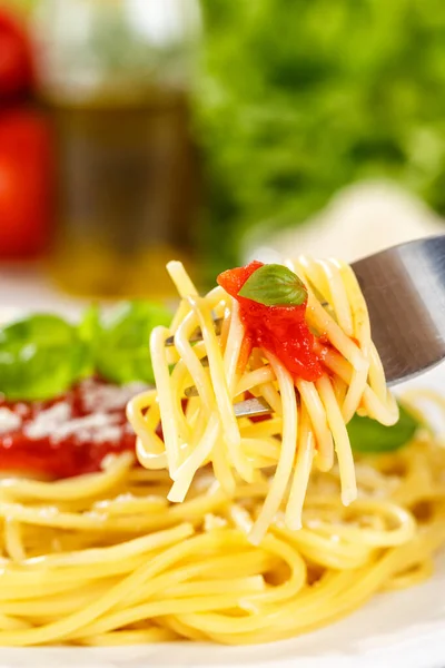 Спагетті Італії Їдять Вилковому Сніданку Томатним Соусом — стокове фото