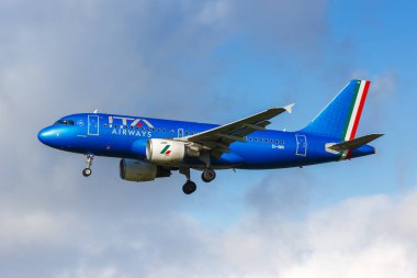 Amsterdam, Hollanda - 8 Ekim 2022 ITA Airways Airbus A319 Hollanda 'daki Amsterdam Schiphol havaalanında (AMS).
