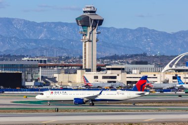 Los Angeles, ABD 3 Kasım 2022 Delta Air Lines Airbus A321neo uçağı Los Angeles havaalanında (LAX).