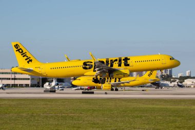 Fort Lauderdale, ABD 14 Kasım 2022 Spirit Airbus A321, Fort Lauderdale Havaalanı (FLL).