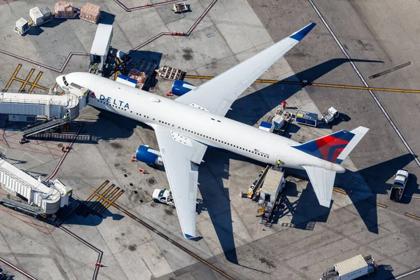 美国洛杉矶 2022年11月4日德尔塔航空公司波音767 300 飞机在洛杉矶机场 Lax 的美国航空视图 — 图库照片