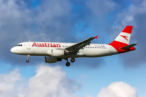 Άμστερνταμ Ολλανδία Οκτωβρίου 2022 Austrian Airlines Αεροπλάνο Airbus A320 Στο — Φωτογραφία Αρχείου
