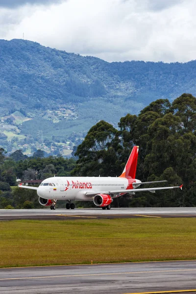 Medellin Κολομβία Απριλίου 2022 Αεροπλάνο Avianca Airbus A320 Στο Αεροδρόμιο — Φωτογραφία Αρχείου